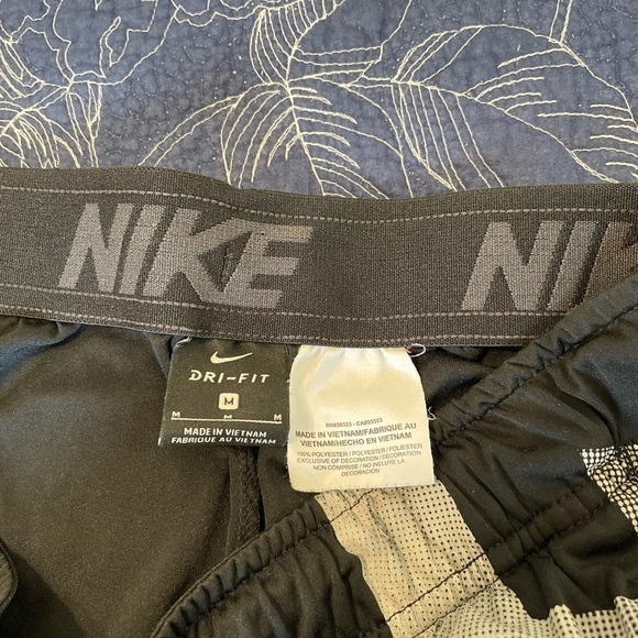 NIKE Dri-Fit Shorts Black Size Medium - Picture 3 of 8